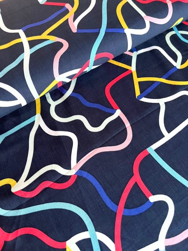 Tencel leger fond bleu serpentins multicolores